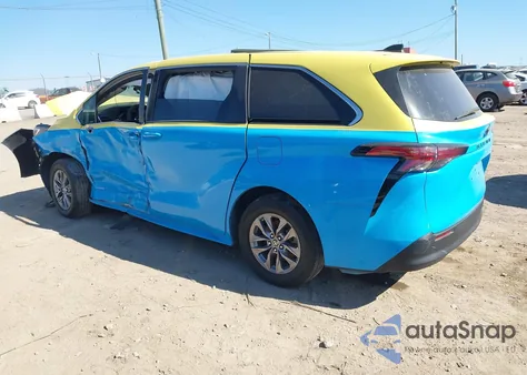 2021 Toyota Sienna Le z USA, uszkodzony, nr VIN 5TDKRKEC9MS044286